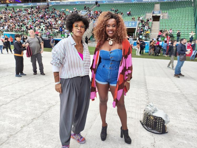 Thalma de Freitas e Carolina Amanda se montaram para ver Lenny Kravitz em São Paulo