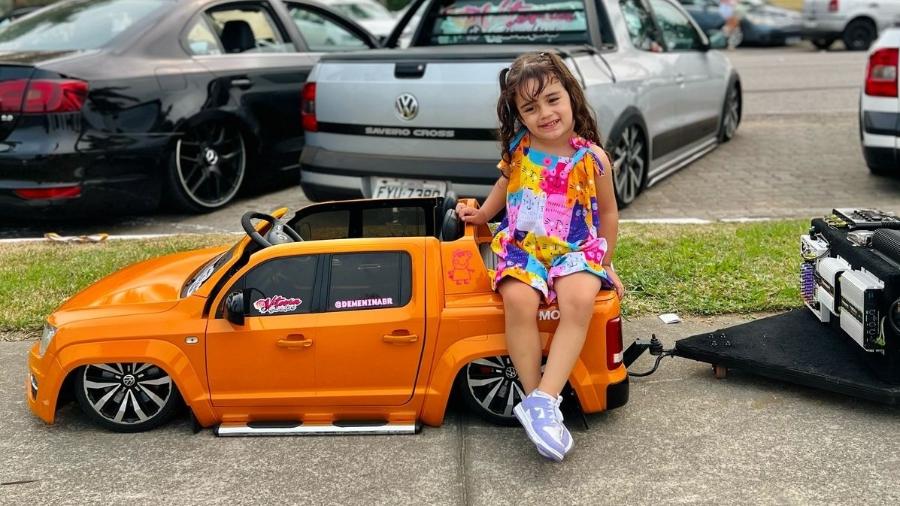Vitória Simolini, de Andradina (SP), tem duas minis Amaroks personalizadas Vitória Simolini, de Andradina (SP), tem duas minis Amaroks personalizadas