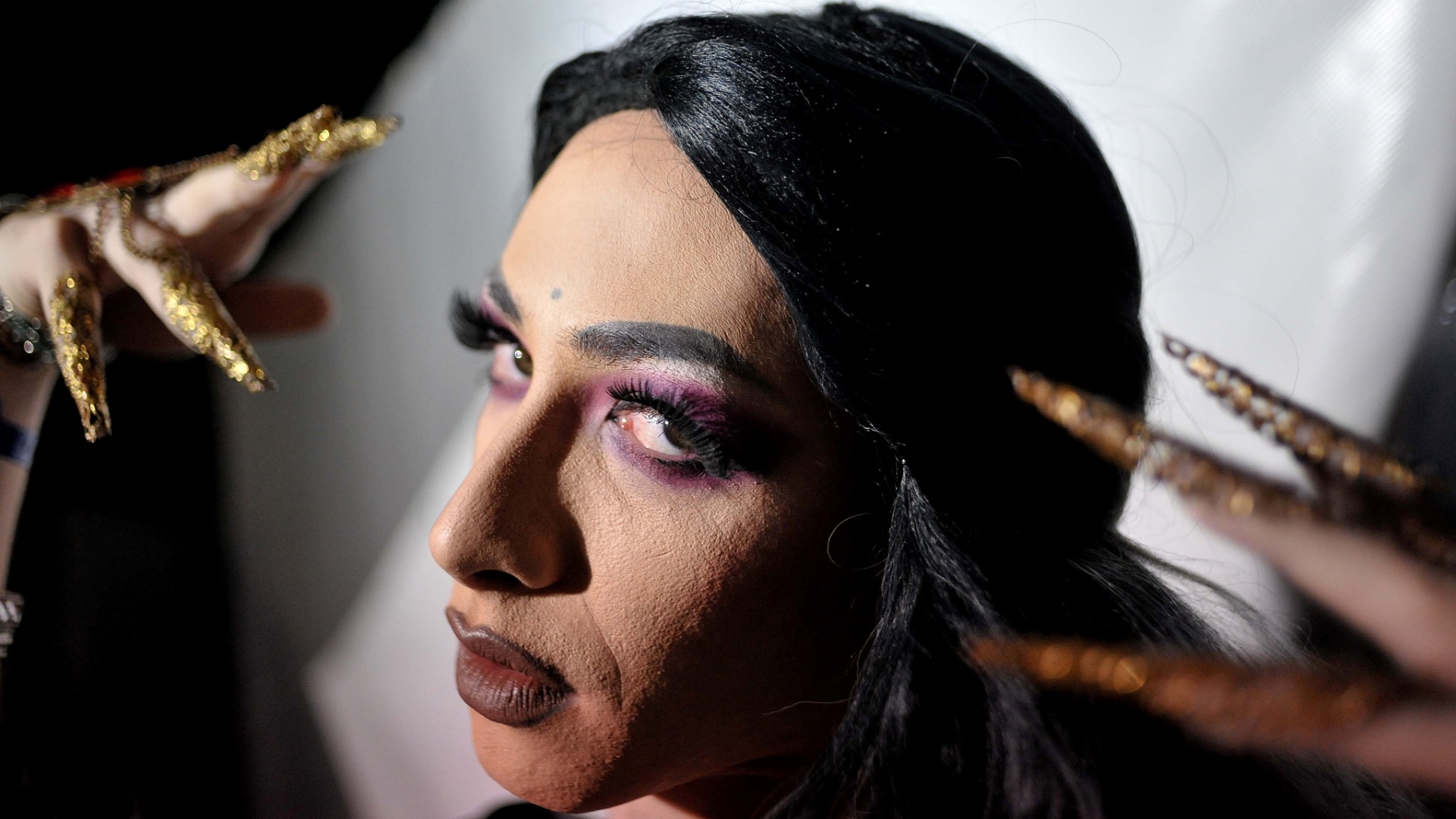 21.mai.2015 - A drag queen Slováquia, 30 anos, participa do concurso Rainha da Virada 2016 - Reinaldo Canato/UOL