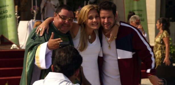 Márcio Tadeu Lima, Adriana Esteves e Murilo Benício em "Avenida Brasil" (2012) - Reprodução/TV Globo - Reprodução/TV Globo