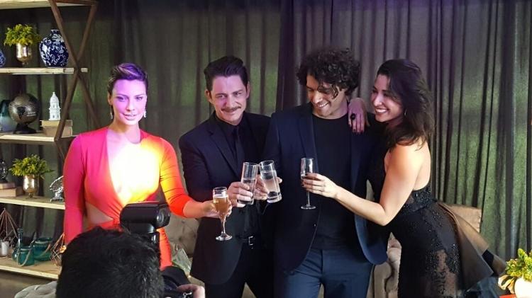 Petrônio Gontijo, Guilherme Winter, Gisele Itié e Camila Rodrigues brindam na Argentina - Leonardo Pichonelli/Divulgação - Leonardo Pichonelli/Divulgação