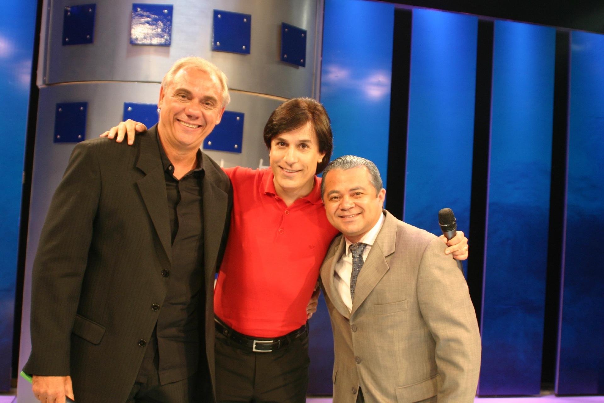 Marcelo Rezende, Tom Cavalcante e Shaolin no "Show do Tom", em 2004 - Divulgação/Record
