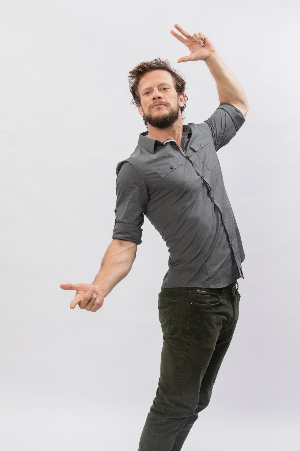 Dudu Pelizzari, ator, 32 anos: Estreou na TV em 2008, na novela "Malhação". Depois, atuou em "Dance, Dance, Dance", na Band. Em 2010, integrou o elenco da terceira temporada do reality show "A Fazenda". Está no elenco de "Carinha de Anjo", atual novela infantojuvenil do SBT - Edu Moraes/Record