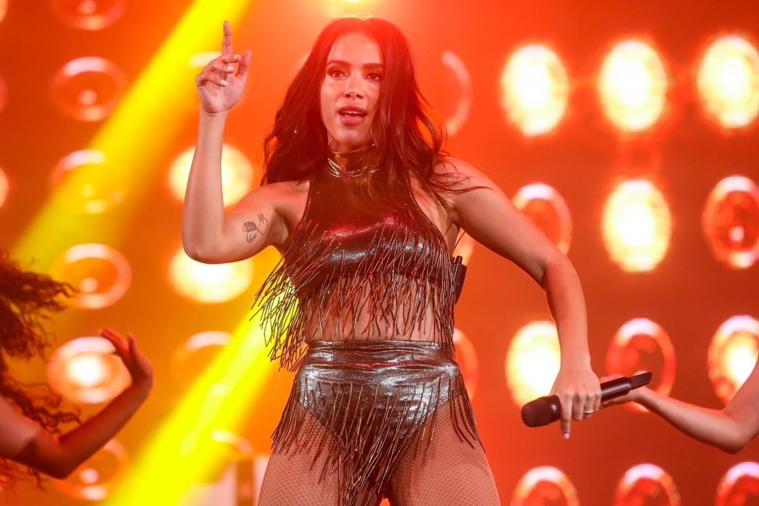 Anitta transformou a orla de Copacabana em um grande baile funk logo após a virada do ano - Roberto Filho/Brazil News
