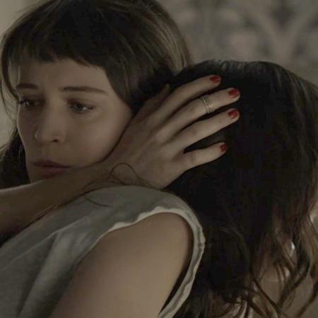 Laura é consolada por Clara após descobrir trauma - Reprodução/GShow/O Outro Lado do Paraíso - Reprodução/GShow/O Outro Lado do Paraíso