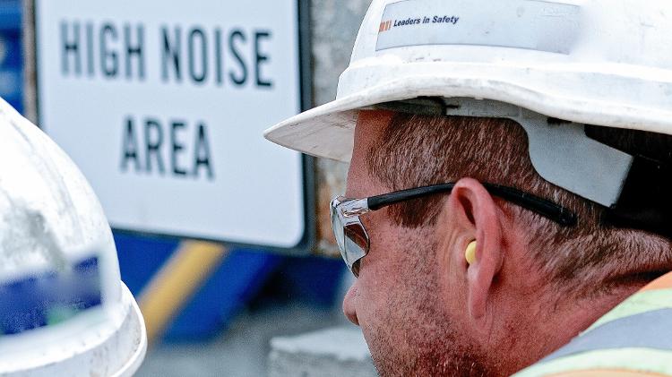 Pessoas que trabalham com mineração, construção ou manufatura são as mais afetadas
