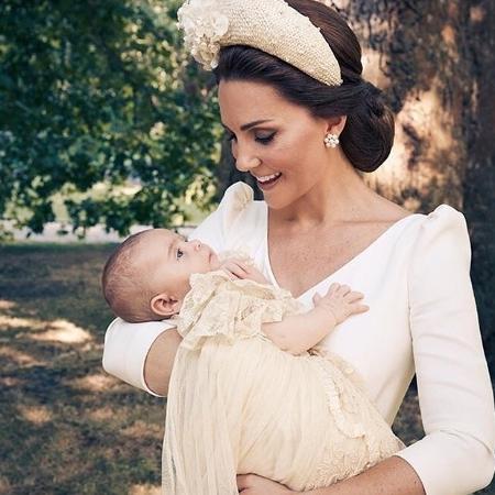 Príncipe Loius no colo da mãe, a duquesa Kate Middleton - Reprodução/Instagram  - Reprodução/Instagram 