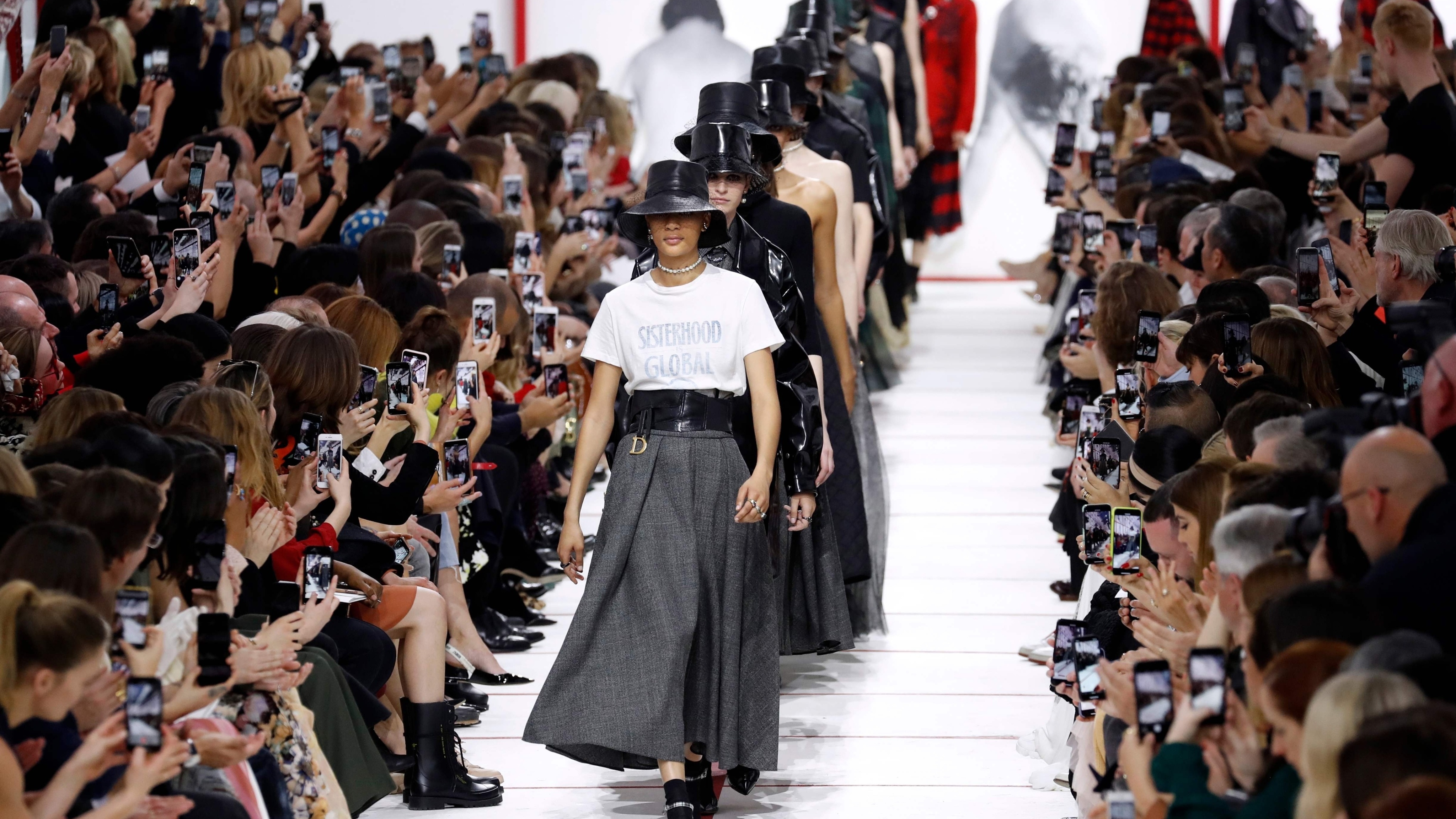 Dior homenageia seu criador com uma exposição em Paris