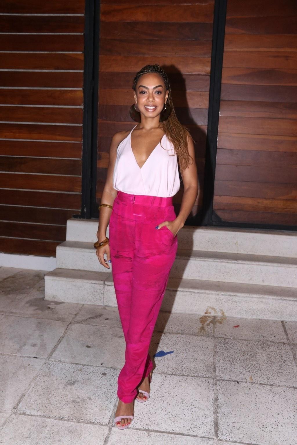 Dandara Mariana optou pela combinação entre branco e rosa - Thyago Andrade/Brazilnews