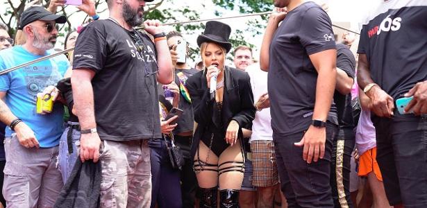 Estreia na folia | Miltância e 'surra de bumbum': Luísa Sonza agita seu 1º bloco de rua