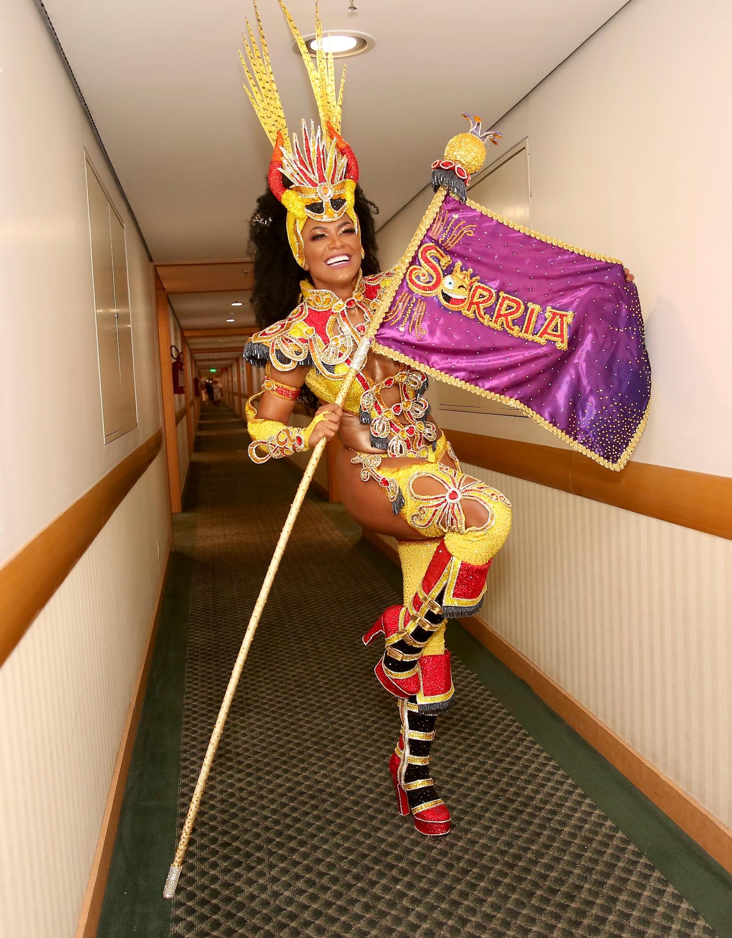 Simone Sampaio, rainha da bateria da Dragões da Real - Iwi Onodera/UOL