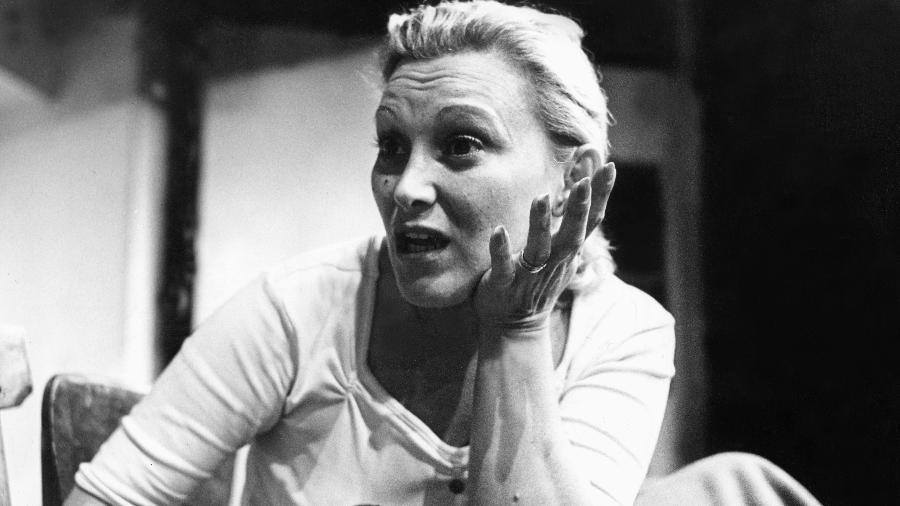 Nicette Bruno durante apresentação da peça "O prisioneiro da 2ª Avenida", em 1974 - SOLANO DE FREITAS/Estadão Conteúdo