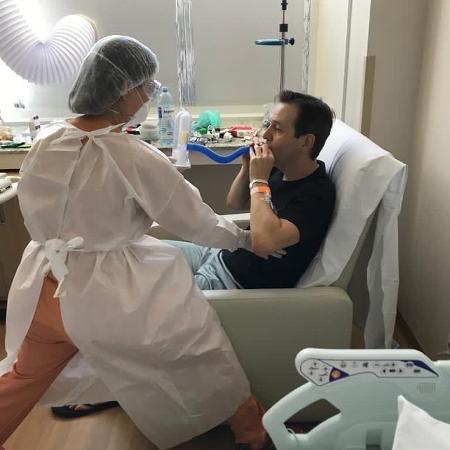 Celso Zucatelli tem mostrado sua rotina no hospital nas redes sociais - Reprodução/Instagram