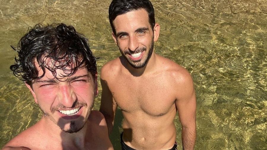 Johnny Massaro está namorando João Pedro Accioly, seu amigo de infância - Reprodução/Instagram