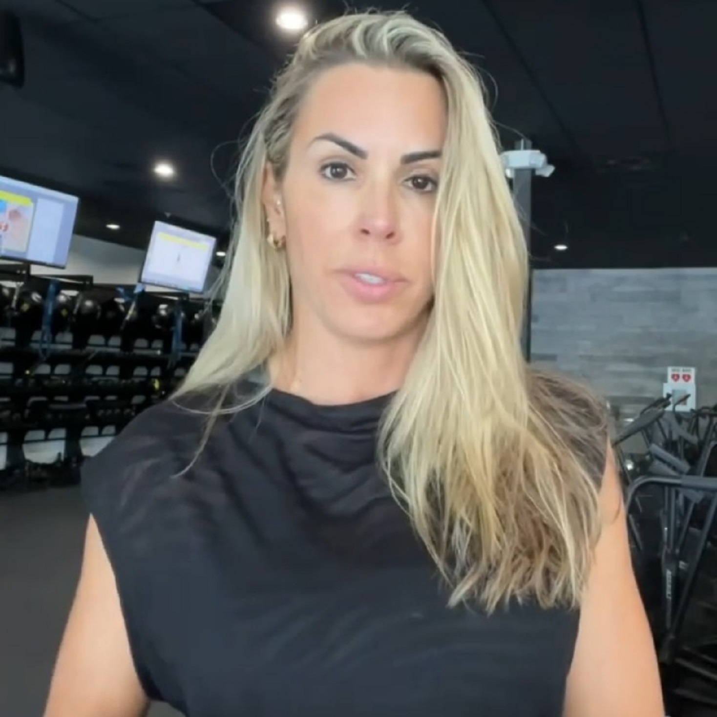 Tanadagi ayol bilan porno