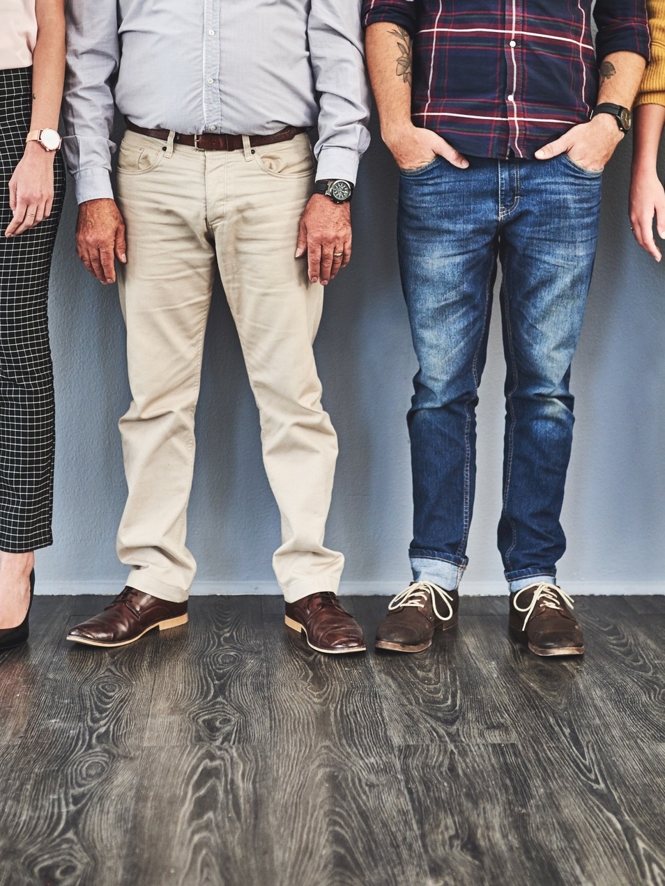 Por que ficar em p&eacute; pode ser bom para seu corpo, seu metabolismo e seu humor  - 19/12/2021 - UOL VivaBem