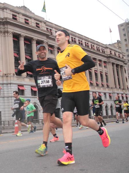 André em prova de corrida com o médico Bruno Piubelli Biluca