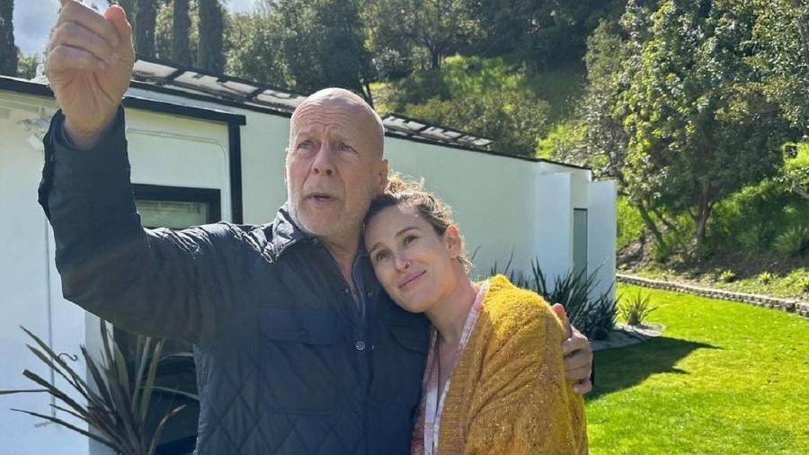 Rumer Willis diz que Bruce Willis está bem 