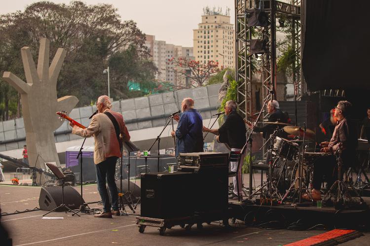 O grupo Boca Livre relembrou clássicos no palco do Coala Festival, no Memorial da América Latina, na terça (6)