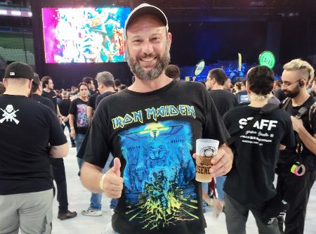 Neto Canella tem uma coleção de 12 modelos de camisetas do Iron Maiden