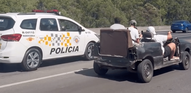 Rolê de carros destruídos zomba da PM e causa tumulto em rodovia de SP