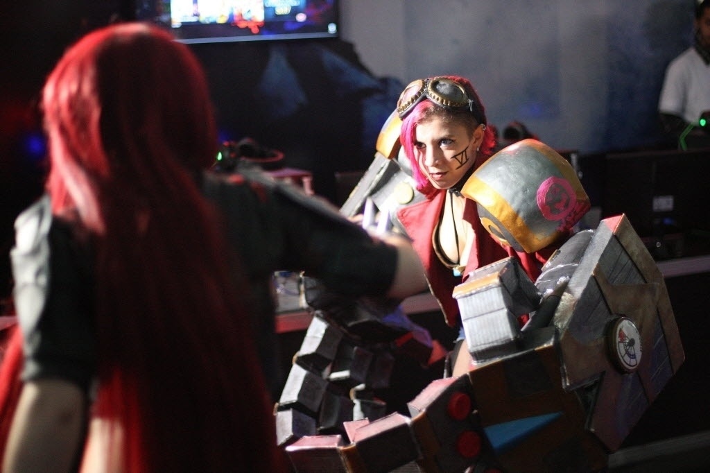 6.set.2015- Participantes finalistas realizam sua apresentação de acordo com a personalidade, postura, comportamento, entonação do personagem e da história na qual ele está inserido - Reinaldo Canato/UOL