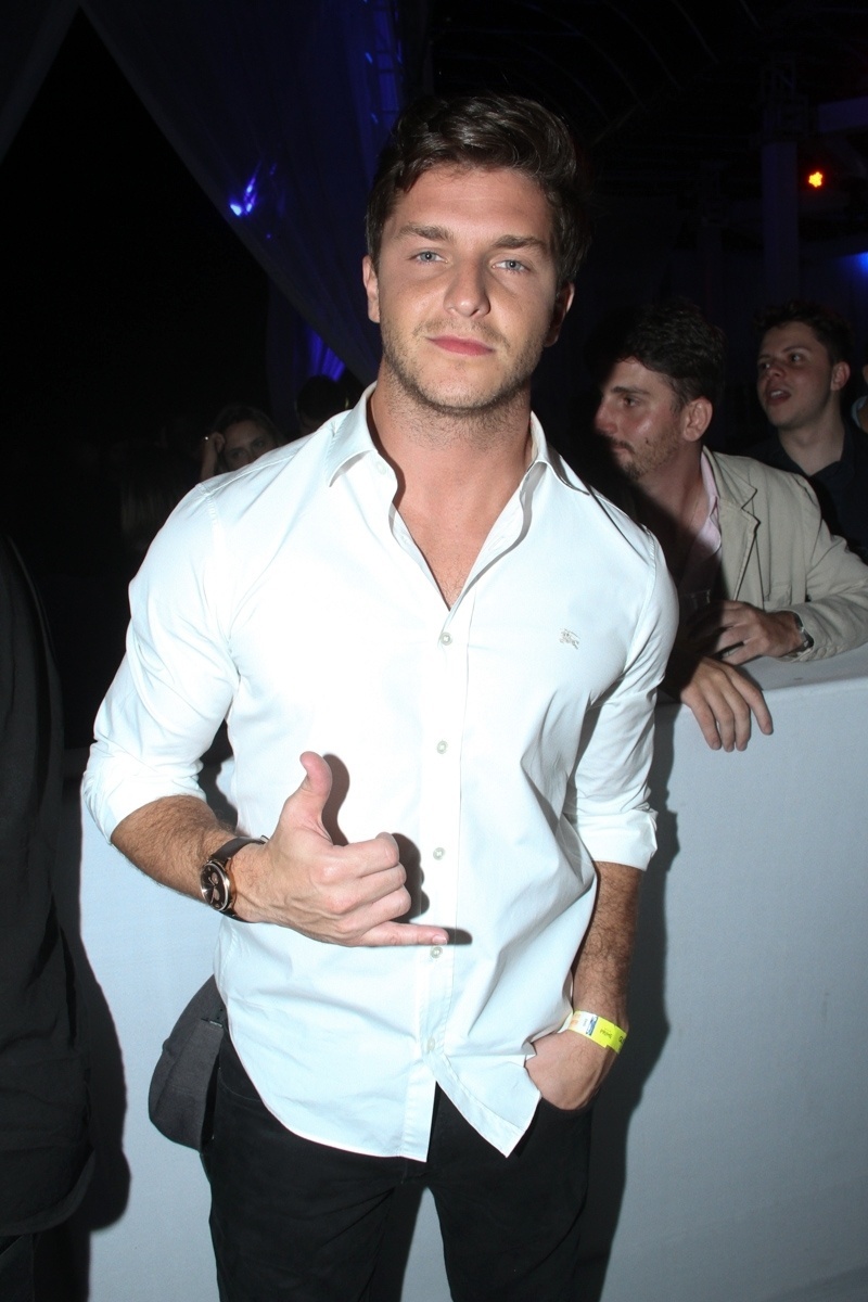 22.nov.2015 - O ator Klebber Toledo participa de evento no interior de São Paulo com show de Gusttavo Lima - Amauri Nehn/Brazil News