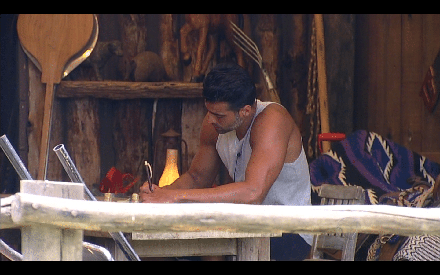 3.dez.2015 - Em sua carta, JP deseja sorte para todos os peões: "Que vença o melhor" - Reprodução/Record