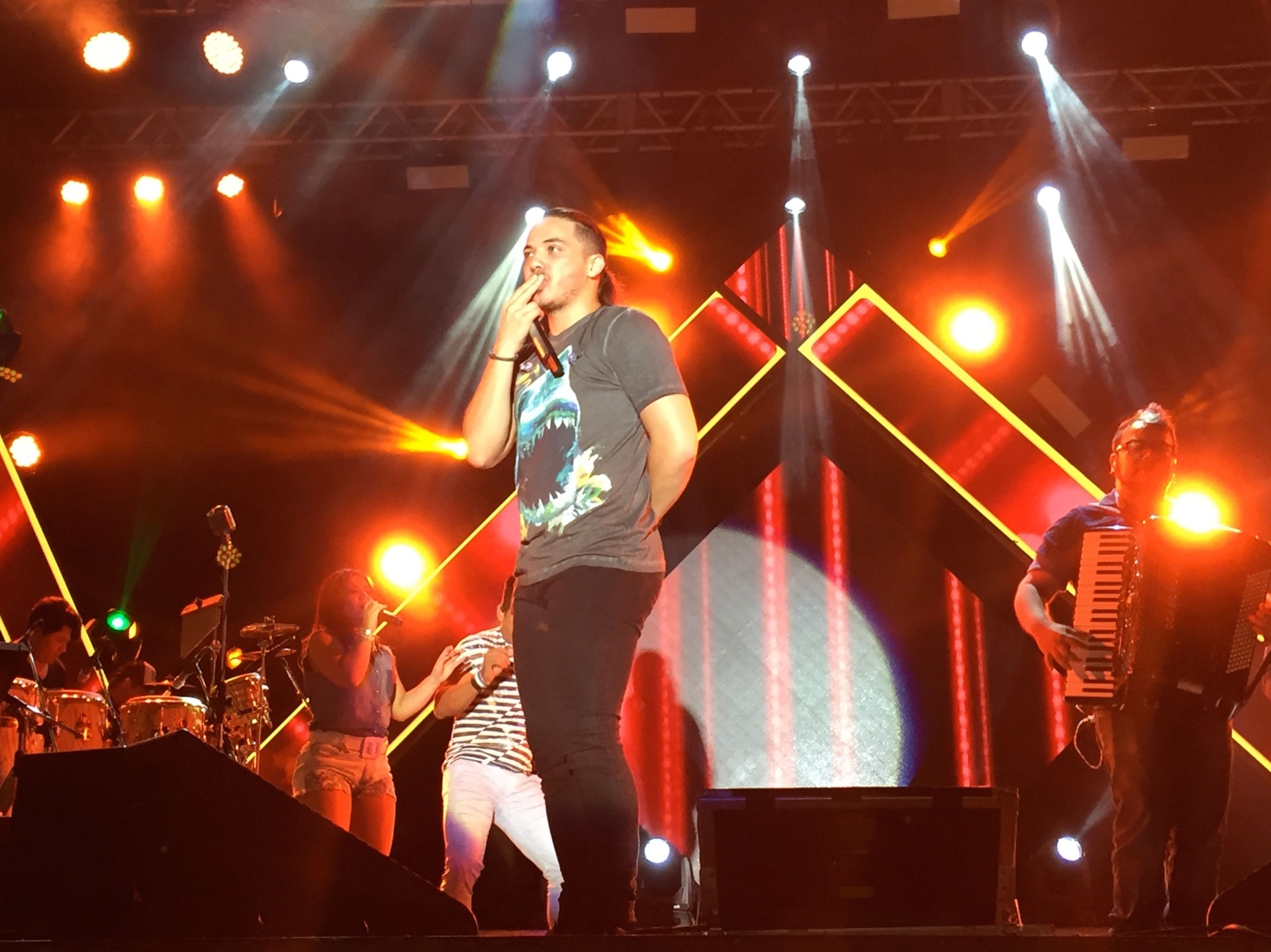 24.jan.2016 - Show do Wesley Safadão no CTN (Centro de Tradições Nordestinas) - Ligia Gauri e Luiz Gomes/UOL