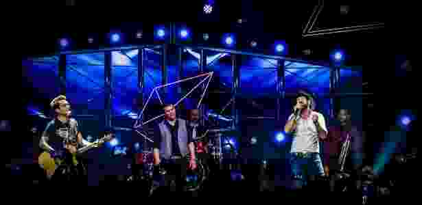 Fernando E Sorocaba Lancam California High Musica Com Chris Weaver Band 10 08 2016 Uol Entretenimento Live in brazil, american dreamer, standing in line, singles: chris weaver band