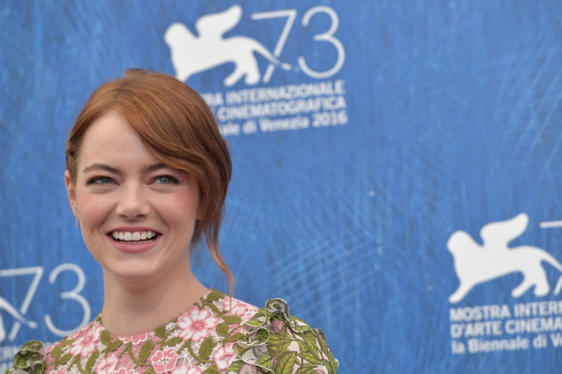 31.ago.2016 - A atriz Emma Stone, estrela de "La La Land", filme que abriu o Festival de Veneza - Tiziana Fabi/AFP