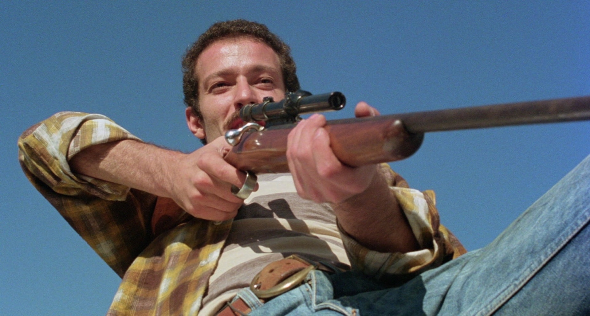 Cena do filme "Foi Deus Quem Mandou" (1976), de Larry Cohen - Reprodução