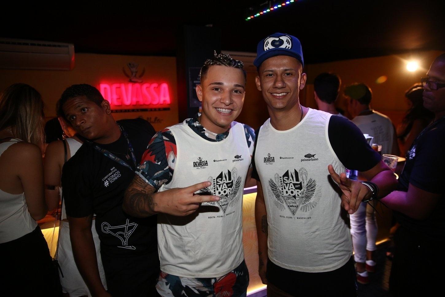 Não foi só a Anitta! Mc Gui aparece em camarote com novo visual de tranças - Denilson Santos/AgNews