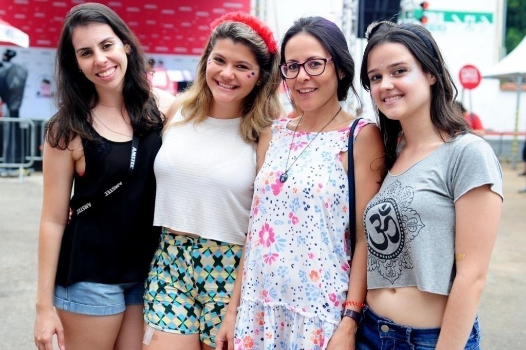 Amigas aproveitam a Casa do Baixo Augusta - Junior Lago/UOL