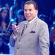 Silvio Santos apresentou a avant-première de "Um Milhão na Mesa", em 2011, com o cabelo "lambido" - Divulgação/SBT
