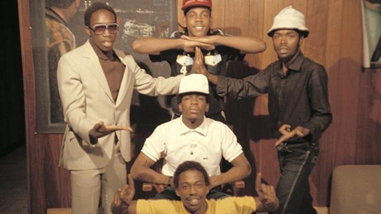 Charlie Chase, Grandmaster Caz, J.D.L., Easy A.D. e Almighty K.G em "Wild Style" - Reprodução - Reprodução