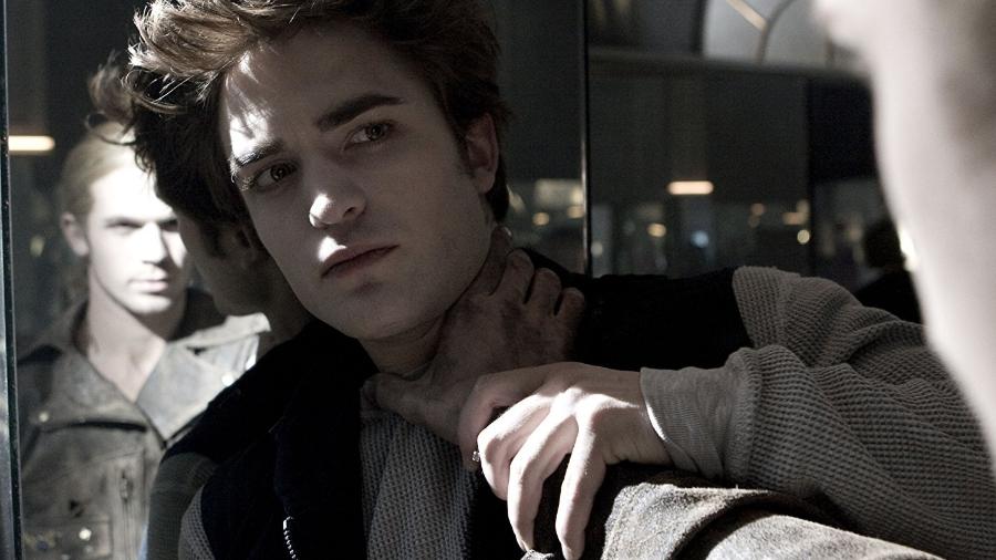 Robert Pattinson em cena de "Crepúsculo" (2008) - Divulgação