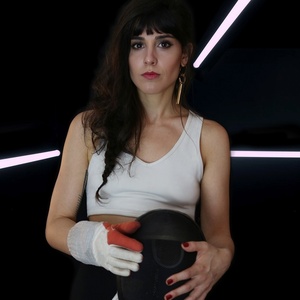 Capa de "Farsa", da cantora Mini Lamers - Caio Oviedo - Caio Oviedo