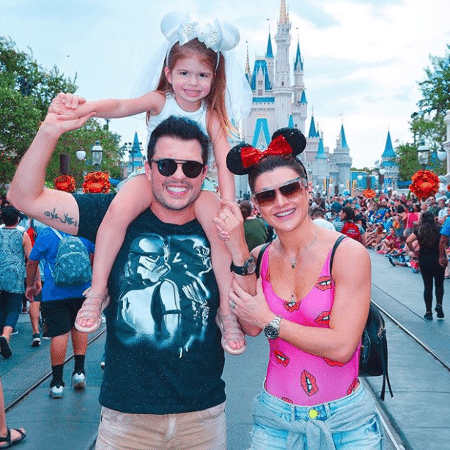 Ceará e Mirella Santos levaram a filha, Valentina, para curtir as férias na Disney - Reprodução/Instagram