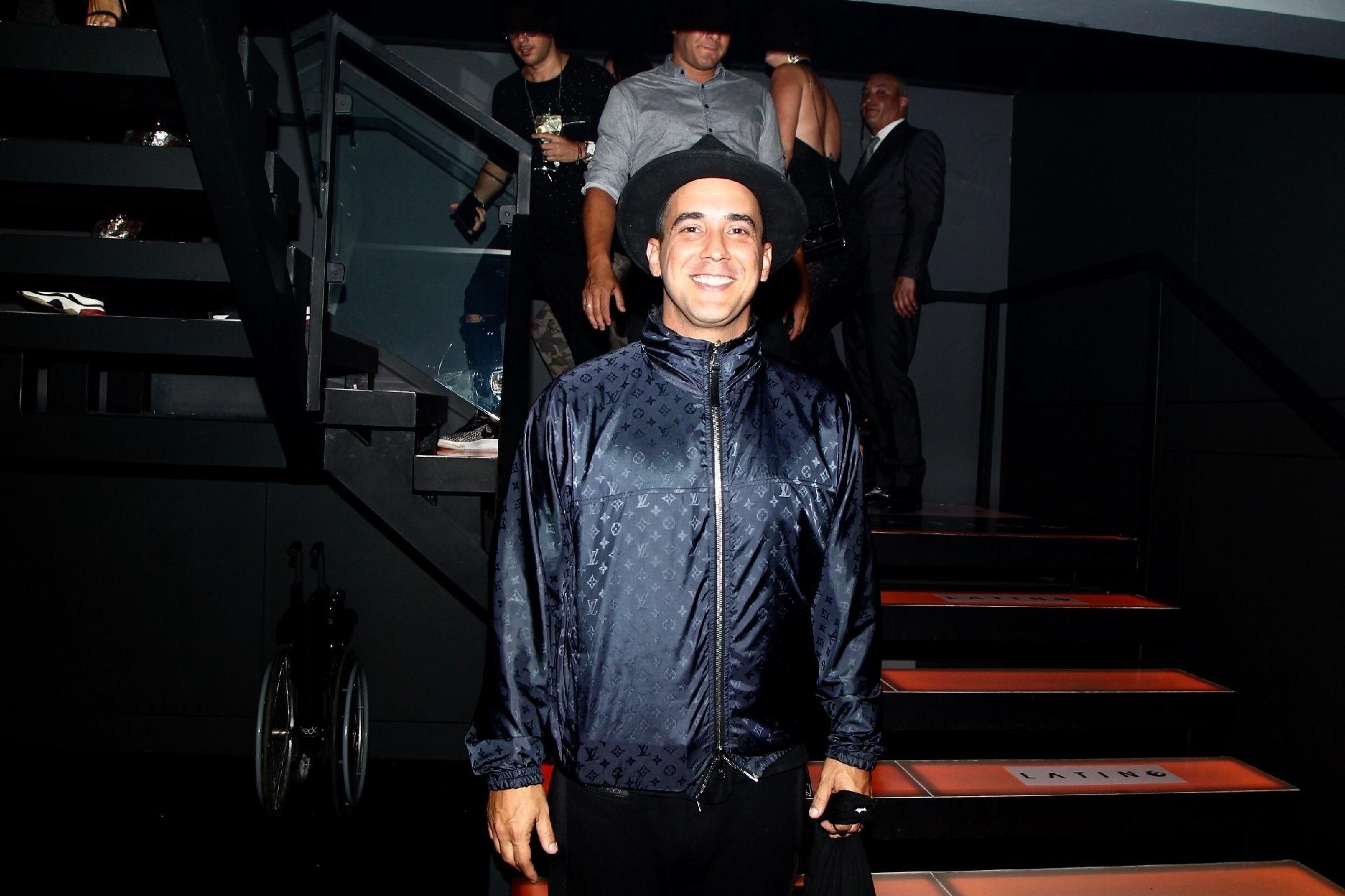 O apresentador André Marques comparece à festa de Latino - Marcello Sá Barreto/Brazil News