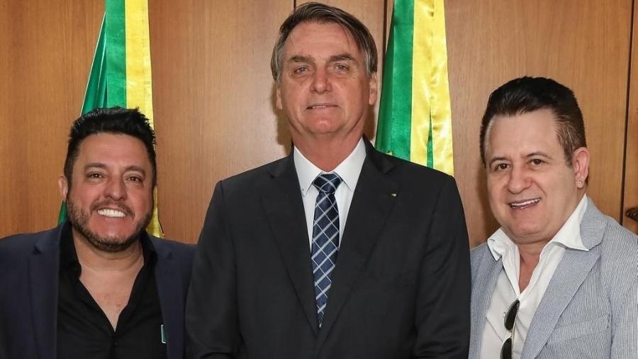 Bruno e Marrone posam com o presidente Jair Bolsonaro - Reprodução/Instagram/marrone