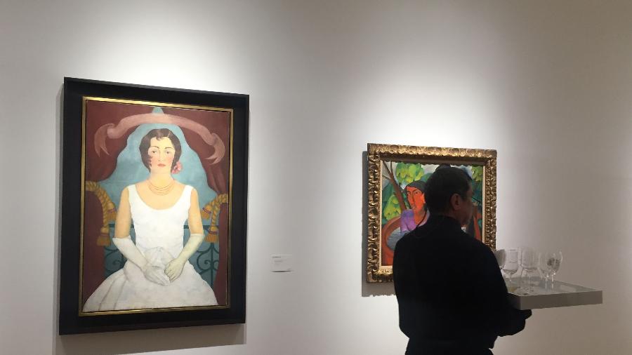 18.nov.2019 - A Dama de Branco, obra da artista Frida Kahlo foi leiloado em Nova York - Laura Bonilla Cal/AFP