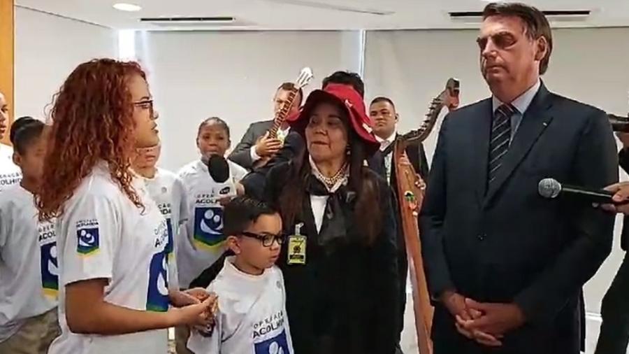 O presidente com jovens venezuelanos que visitaram nesta tarde o Palácio do Planalto e fizeram uma apresentação musical - Reprodução/Youtube