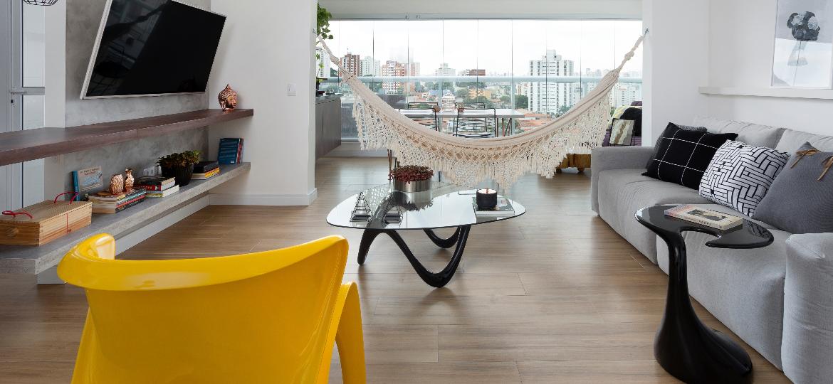 Menos é mais no apartamento projetado por Antonio Armando de Araújo, que ganhou rede a pedido da moradora - Julia Ribeiro