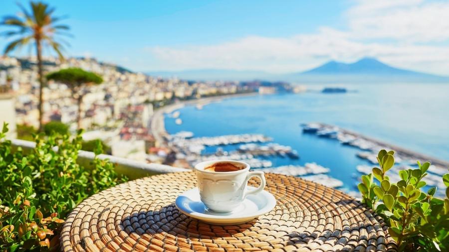 Cordiais, moradores de Nápoles deixam café pago para outra pessoa - Getty Images/iStockphoto