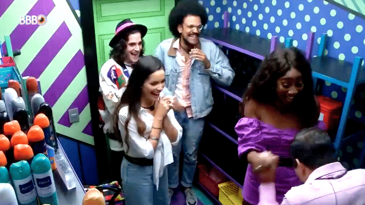 BBB 21: Gil vai pra despensa comemorar e gritar - Reprodução/Globoplay - Reprodução/Globoplay