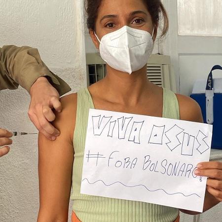 Camila Pitanga é vacinada contra a covid-19 - Reprodução/Instagram