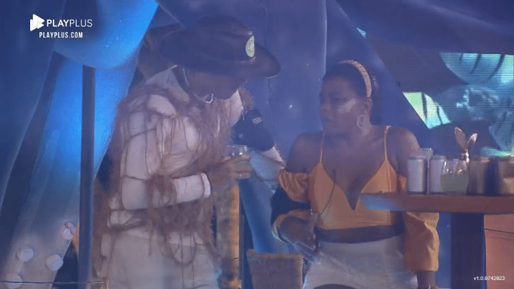 A Fazenda 2021: Gui Araujo e Tati Quebra Barraco conversam na terceira festa do reality - Reprodução/PlayPlus - Reprodução/PlayPlus