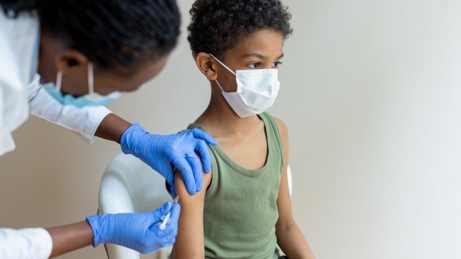 Vacinação de crianças já ocorre em vários países do mundo, como os EUA - iStock