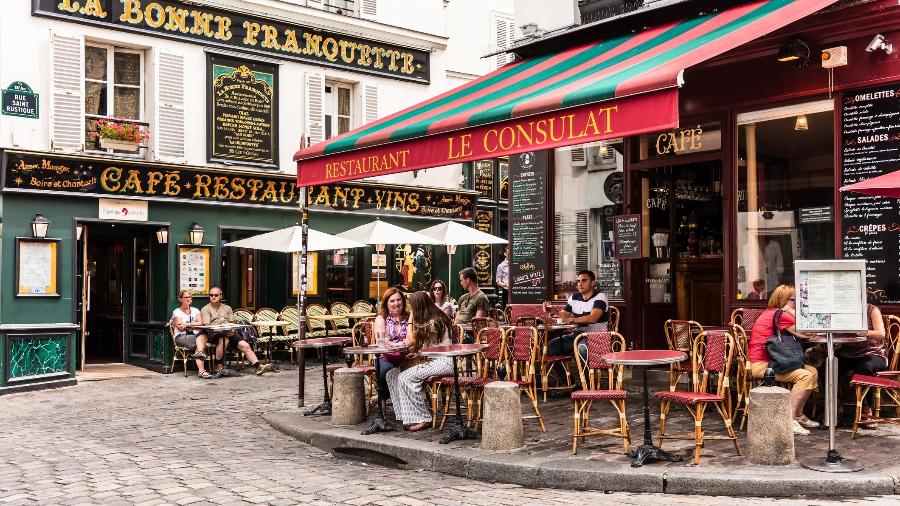 Restaurante Le Consulat em Montmartre, em Paris: comer nas tradicionais casas francesas está cada vez mais caro - AlexKozlov/Getty Images